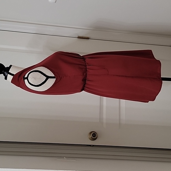 Kaitlyn Size S Burgundy Sleeveless Elastic Waist Deep V-Neck Dress - Picture 4 of 16